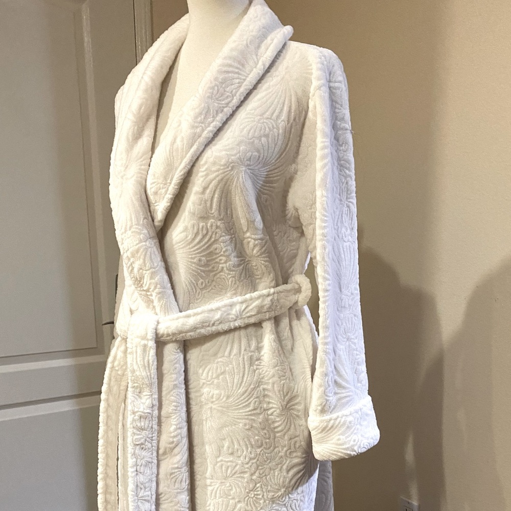 Soft White Robe - Picture 10 of 11